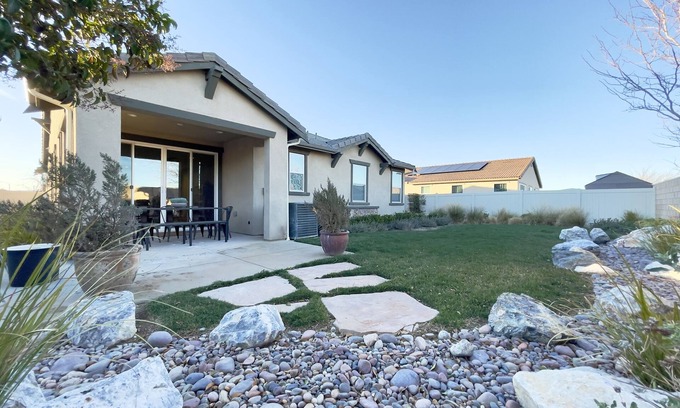 Lancaster Casa | Former Model Home, 3 Car Garage, Gym, Sleep 14