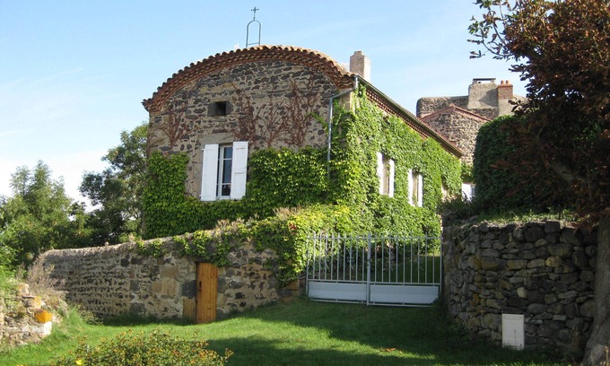 Chalus Casa | Former priory with garden, located above the village