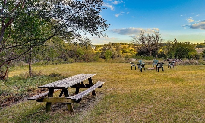 Fort Calhoun Apartamento | Fort Calhoun Home w/ Screened Porch + Playground!