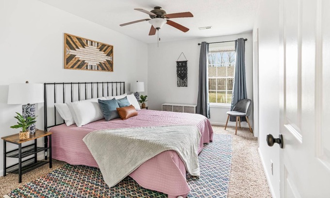 Oak Grove Casa | Fort Campbell Serenity: 3 habitaciones, admite mascotas en un callejón sin salida