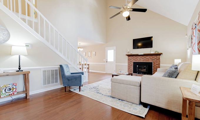 Hopkins Casa | Fort Jackson Stay at the Breeze on Inn