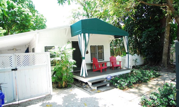 Victoria Park Cabaña | Fort Lauderdale Cottage en su propio lote en Victoria Park, cerca de Las Olas y la playa