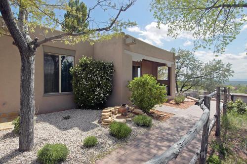 Northeast Santa Fe Complejo | Fort Marcy Suites by All Seasons Resort Lodging