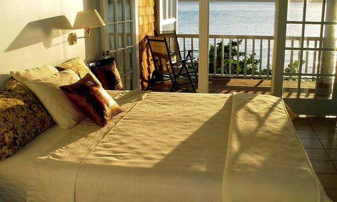 Freshwater Pond Complejo | Fort Recovery Beachfront Villa and Suites Hotel 3BR