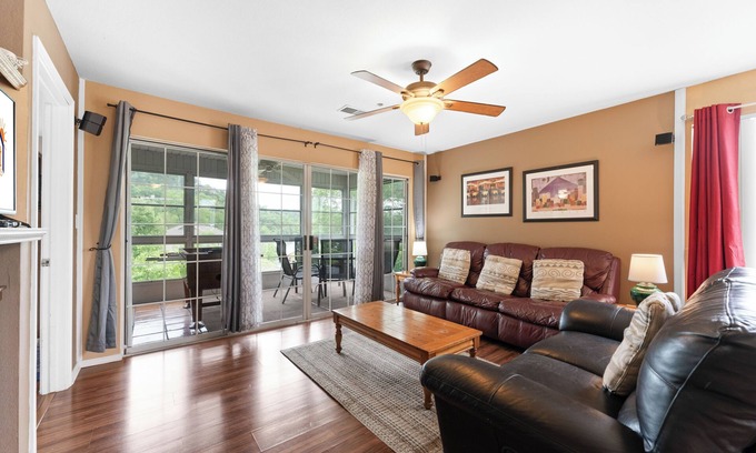 Branson Condominio | Fort Taneycomo - ¡Condominio actualizado de 2 habitaciones y 2 baños ubicado en Fall Creek Resort!