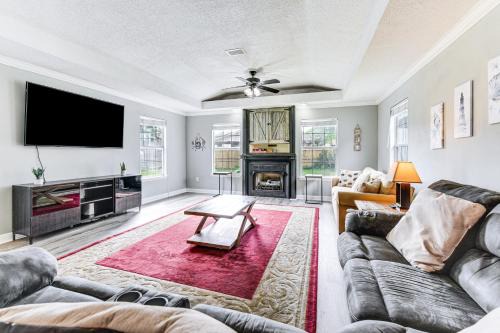 Wright Casa | Fort Walton Beach Home with Grill 4 Mi to Beach!
