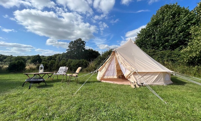 Moreton-in-Marsh Alquiler De RV | Fossewold Camping Bell Tent 2 of 4
