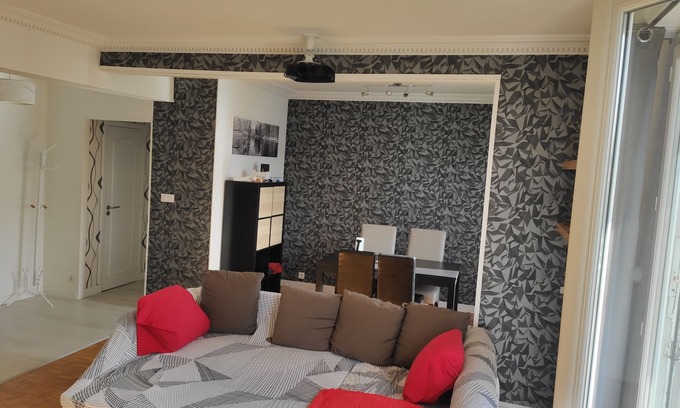 Madeleine-Sermandiere-Chattiere Apartamento | Fougères 77 m2, 2 Chambres, Garage , Balcon