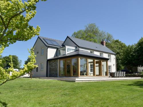 Eglwyswrw Casa | Fountain Hill