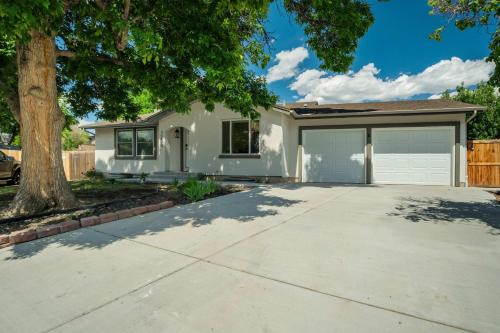 Colorado Springs Apartamento | Fountain Mountain Trails & Wildlife BBQ Fire Pit