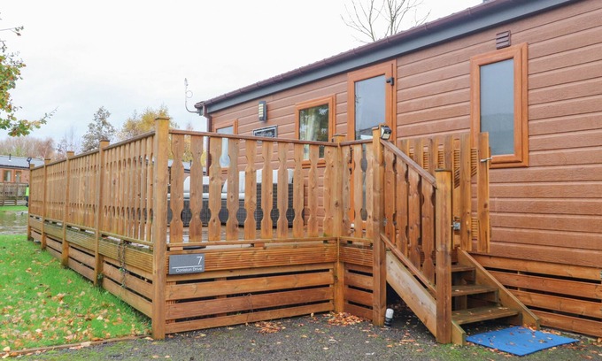Yealand Conyers Cabaña | FOUNTAIN VIEW, with a garden in Carnforth