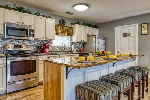 Sevierville Casa | Four Bearoom Cottage