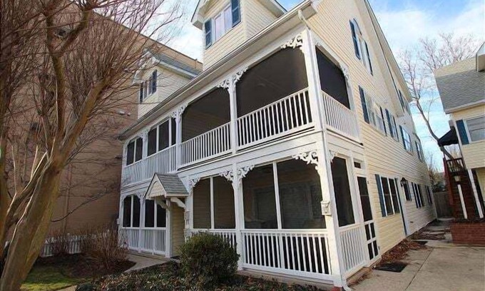 Rehoboth Beach Apartamento | Four-Bedroom Apartment in the Ocean Block of North Rehoboth