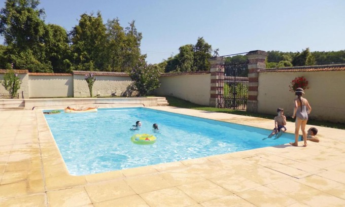 Ocquerre Apartamento | Four-Bedroom Apartment in Ocquerre