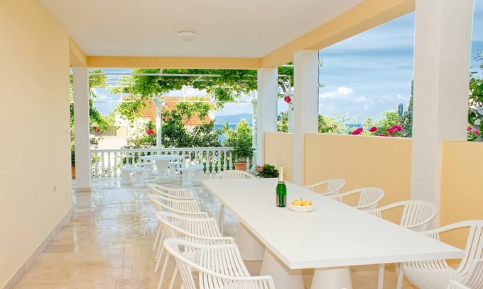 Zivogosce Apartamento | Apartamento de cuatro habitaciones con terraza y vista al mar Zivogosce - Porat, Makarska (A-2733-a)