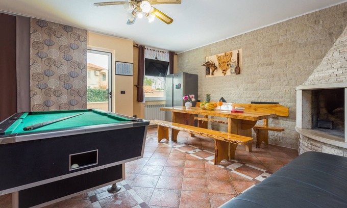 Vintijan Apartamento | Apartamento de cuatro habitaciones con balcón y vista al mar Pula (A-14924-a)