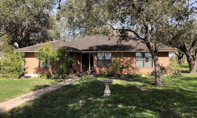 Kingsville Casa | Four bedroom country home that is Great for Family Reunions or a Quiet Retreat.