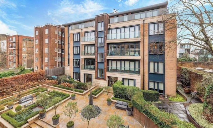 Camden Town with Primrose Hill Casa | Four Bedroom Dream and Graeat WiFi