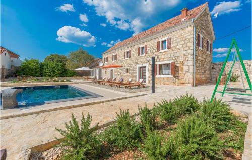Oklaj Casa | Four-Bedroom Holiday Home In Citluk