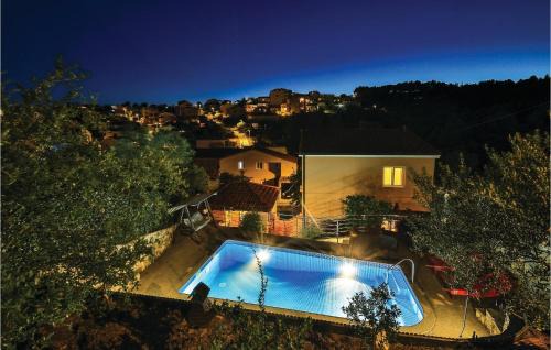 Businci Casa | Four-Bedroom Holiday Home In Okrug Gornji