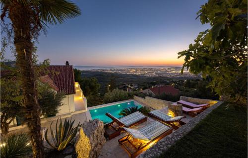 Klis Casa | Four-Bedroom Holiday Home In Klis