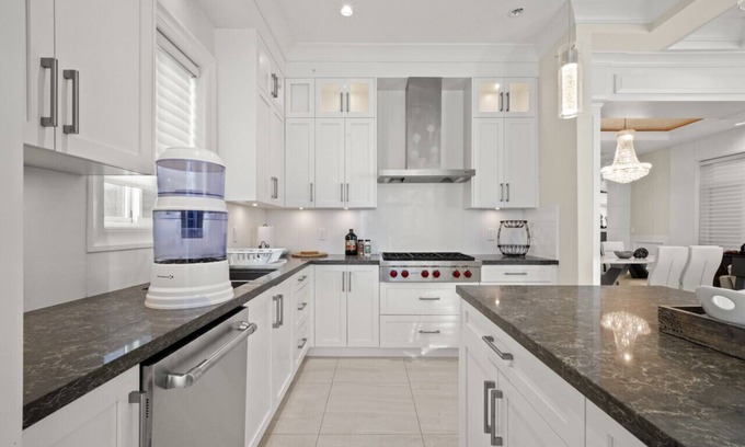 Riley Park-Little Mountain Casa | Four Bedroom Home near Queen Elizabeth Park