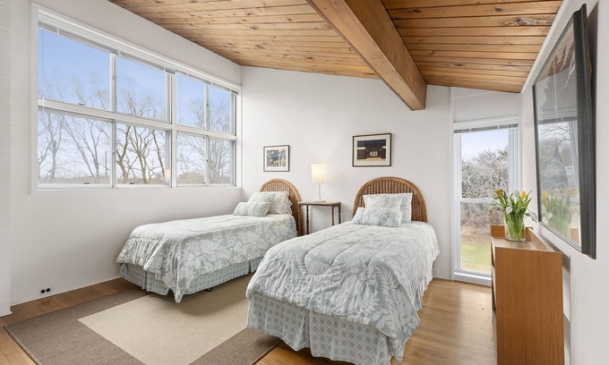 Bridgehampton Casa | Four Bedroom Home in Amazing Bridgehampton Location