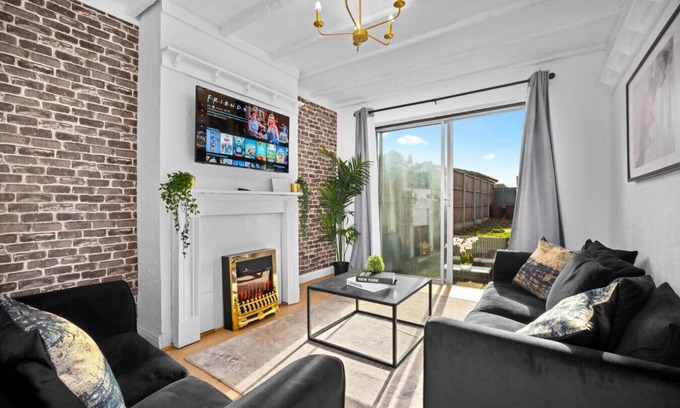 Great Barr Casa | Four Bedroom House - Parking - WIFI