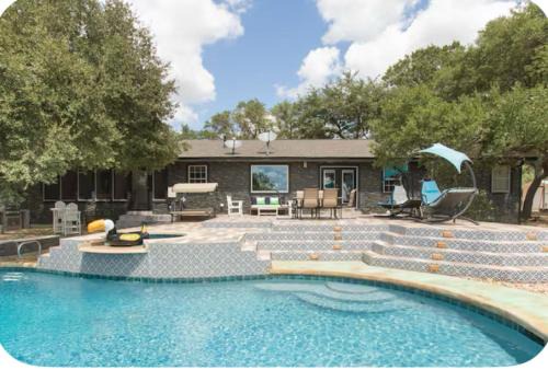 Driftwood Casa | Four Bedroom Ranch Retreat with a Stunning Pool