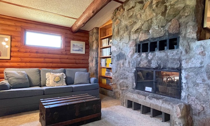 Cody Casa | Four C Guest Ranch, surrounded by mountains & located on a working cattle ranch/South Fork Valley!