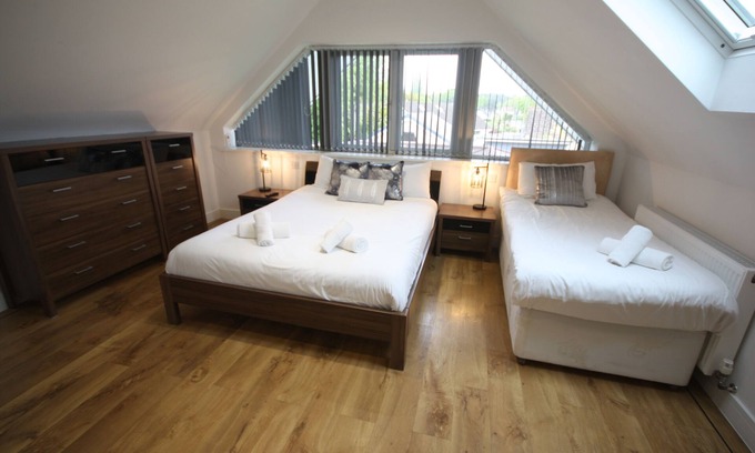 Ferndown Casa | Four Corners Holiday Home with Hot Tub & Sauna