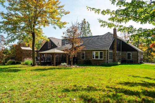 Thayerville Casa | Four Cubs Cabin