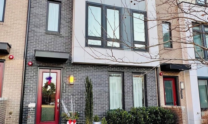 Taylor Run Casa | Four-level modern townhome with two grand pianos.