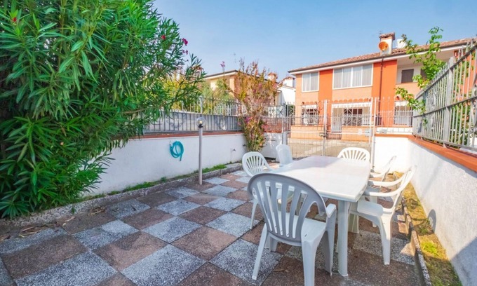 Lido delle Nazioni Villa | Villa vertical con jardín de azulejos para 8 personas con dos balcones.