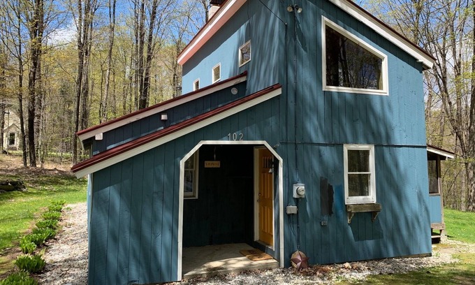 Londonderry Casa | Four Season Charming Chalet close to everything