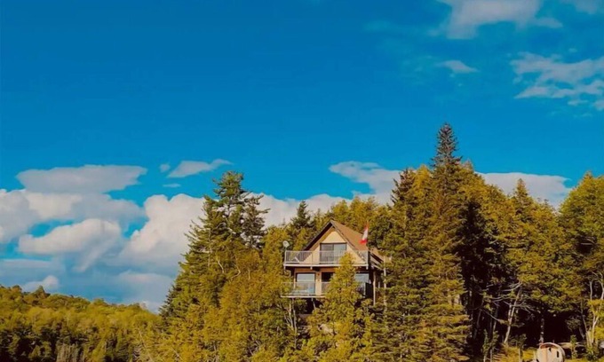 North Frontenac Cabaña | Four Season Cottage with Wood Burning Sauna