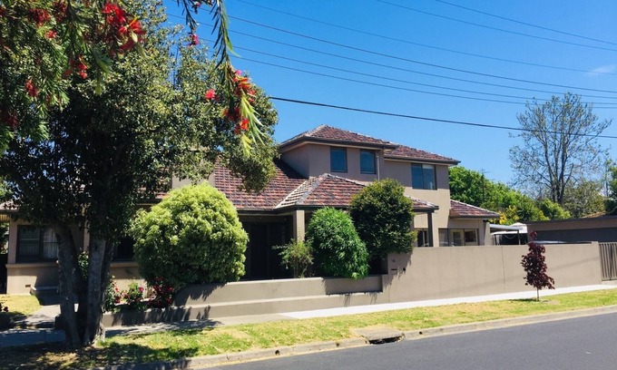Bentleigh Casa | Four Season Home 家四季 - Large house for big groups, close drive to the beach!