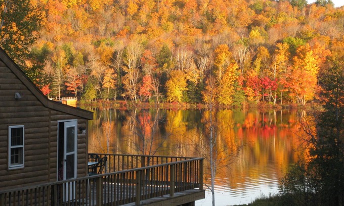 Sebec Casa | Casa de cuatro estaciones: fachada del lago, muelle privado y kayaks