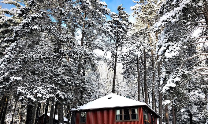 Arbor Vitae Cabina | Four Season Three Bedroom Cabin with private dock, firepit, kayaks/paddle boards