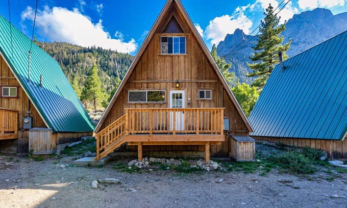 June Lake Cabina | Four Seasons Cabin 2