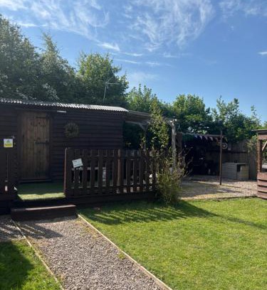 Kington Cabina | Four seasons with hot tub Country retreat