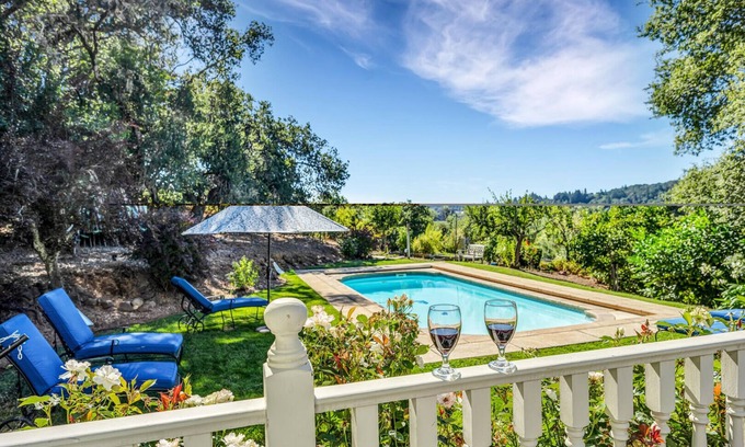 Healdsburg Casa | Four Sisters Escape sleeps 10, Healdsburg pool