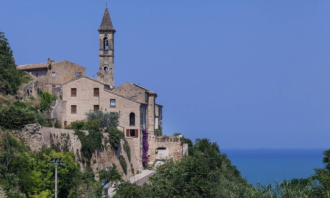 Cupra Marittima Villa | Villa en cuatro plantas, todas con vista al mar ubicada en el centro histórico.