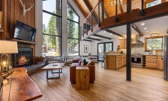 Carnelian Bay Casa | Four Summits- Hot Tub- Pool Table- Short Drive to Ski Resorits