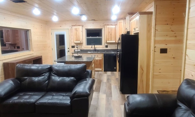 De Queen Casa | Four The Good Times (Cabin by De Queen Lake)
