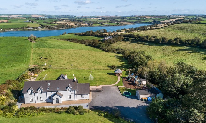 Kinsale Casa | Vistas al río, Kinsale, 6 habitaciones, 5 baños, capacidad para 20 personas, recientemente renovadas, a 4 minutos de la ciudad