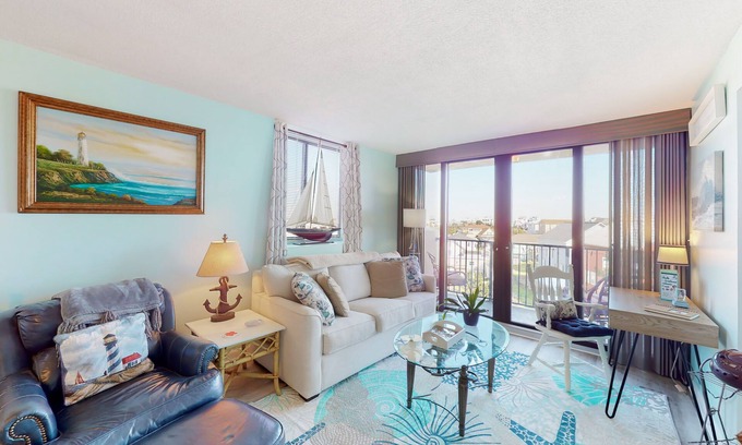 Atlantic Beach Condominio | Fourth-floor side condo at oceanfront resort with pools, hot tub & beach access