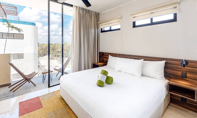 Barrio Zama Apartamento | Fourth-floor studio with rooftop pool, partial A/C, city views, & balcony