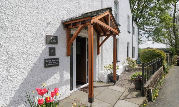 Staveley Cabaña | FOX BARN, pet friendly, character holiday cottage in Staveley
