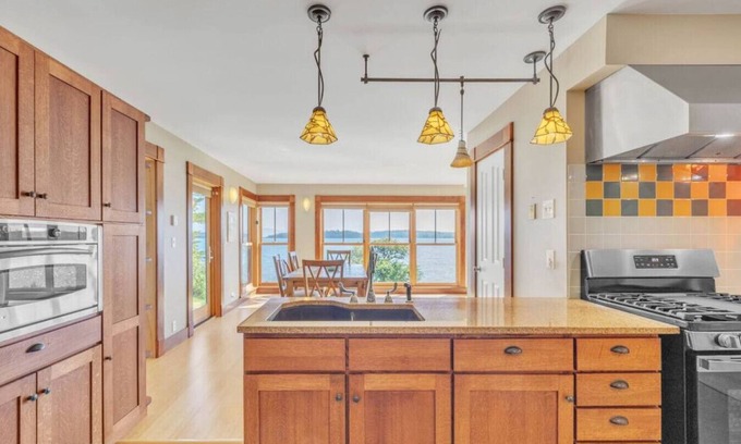 East Sullivan Casa | Fox Beach House! Oceanfront home, sleeps 10!